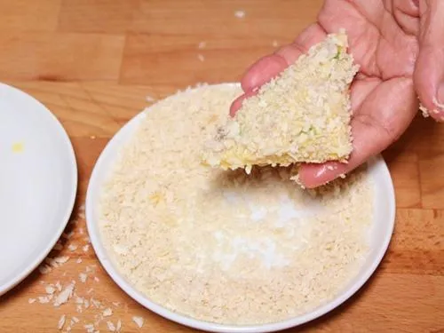 Cách làm món bánh sandwich kẹp tôm chiên xù ngon cho bữa sáng - Hình 9